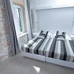 A Heritage 4*